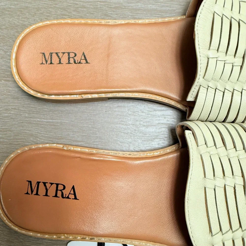 MYRA Madrigonna NWT 8 Womens Cream Woven Embossed‎ Artsy Leather Flat Sandals